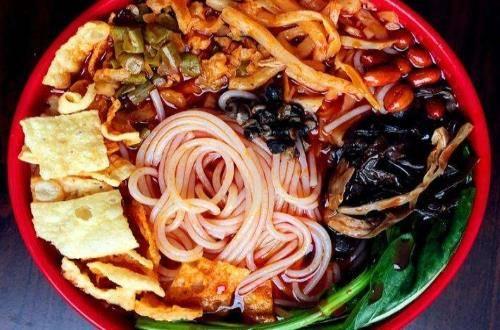 柳州螺蛳粉爆料视频最新,独家制作过程大揭秘！